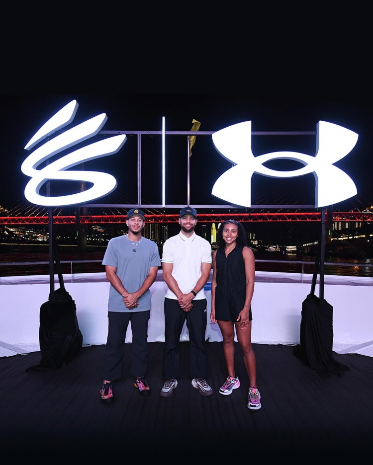 赛事数据分析-赛斯-库里盛赞中国行：重庆的热情与厚爱令人难忘🏀