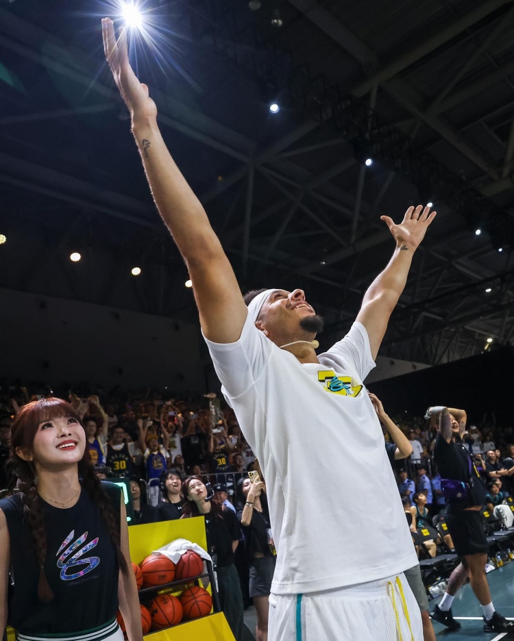 赛事数据分析-赛斯-库里盛赞中国行：重庆的热情与厚爱令人难忘🏀