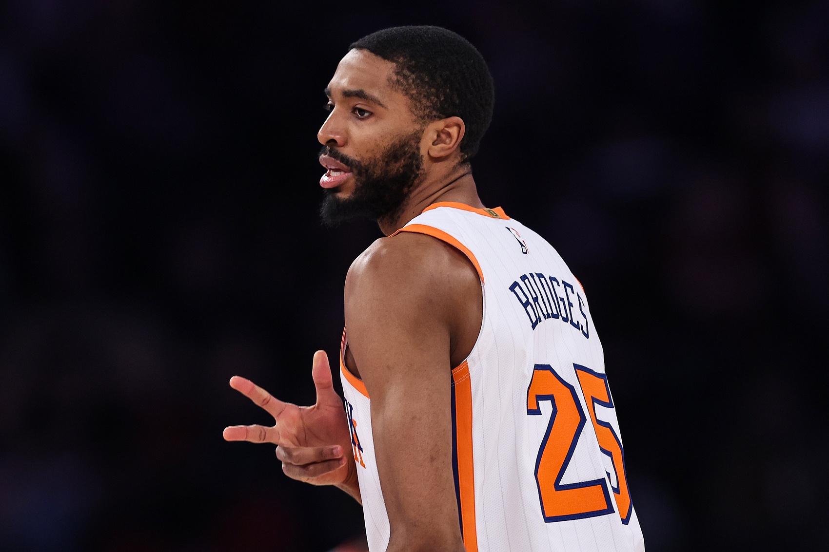 开云登录入口-祝尼克斯铁人米卡尔-布里奇斯29岁华诞,职业生涯至今保持全勤纪录