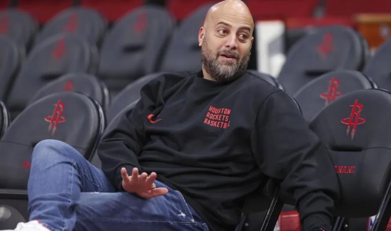 实时比分查询-场均12+6+1,他比小史密斯更贵?1.2亿怕是留不住,斯通不如交易