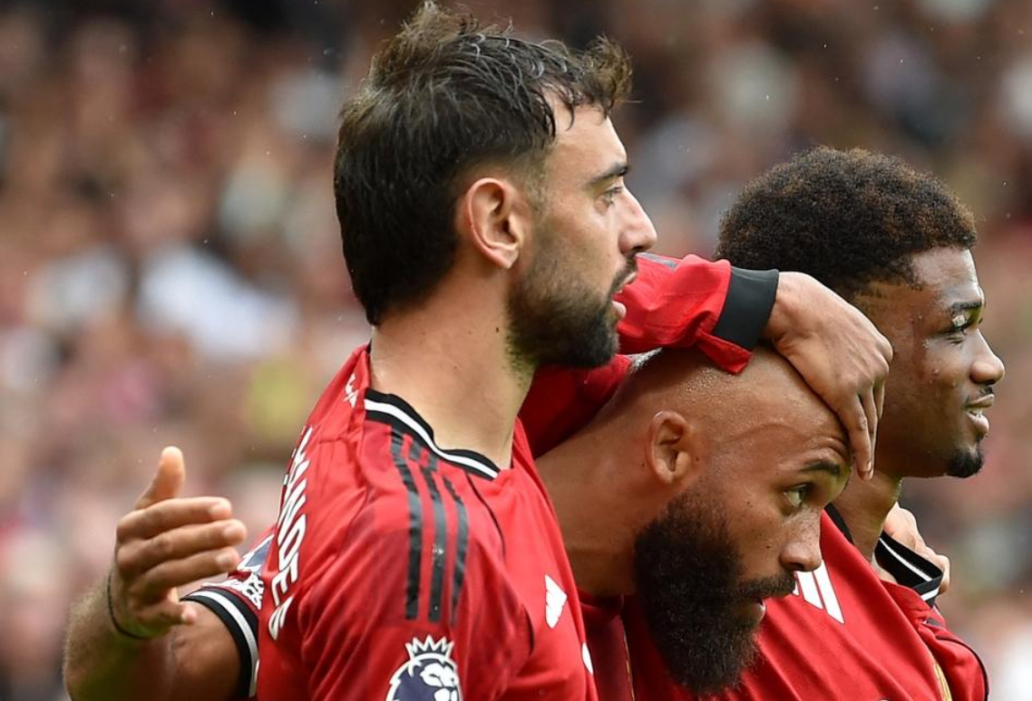 第96分钟绝杀！乌龙球+点球，曼联绝境逢生，阿莫林狂欢庆祝