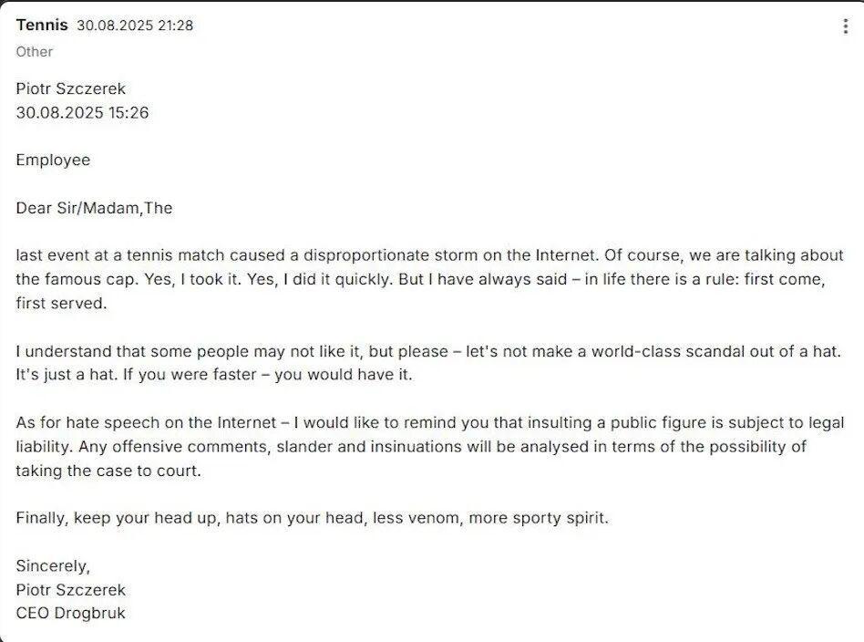 实时比分查询-网球赛上抢小孩球员帽子的老哥被扒出是富翁CEO？！事后狂妄声明：我劲儿大就该归我？