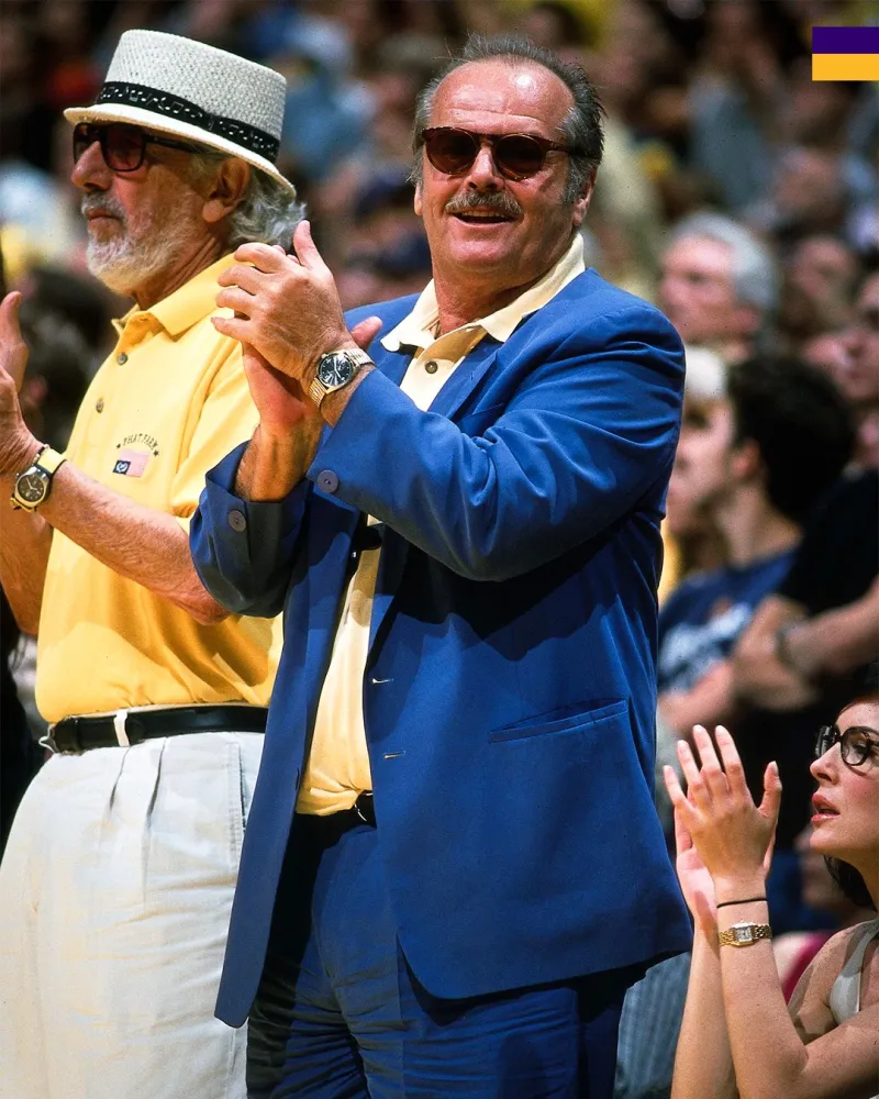 体育赛事直播-众星云集!湖人社媒晒上赛季众名流观看比赛时的个人装束