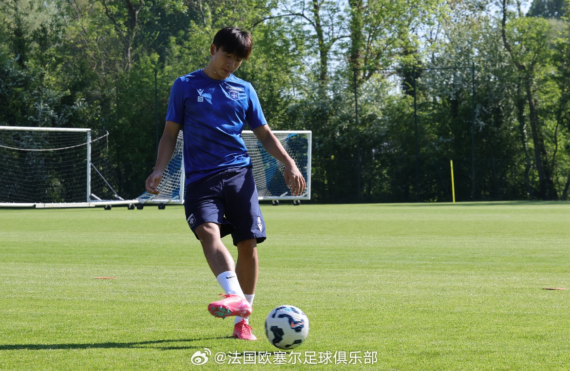 加油!17岁魏祥鑫抵达欧塞尔完成首堂试训,未来三周随B队训练