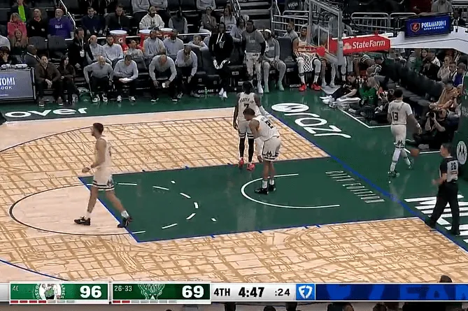 实时比分查询-普里查德三分投进，绿军领先雄鹿到30分杀死比赛悬念