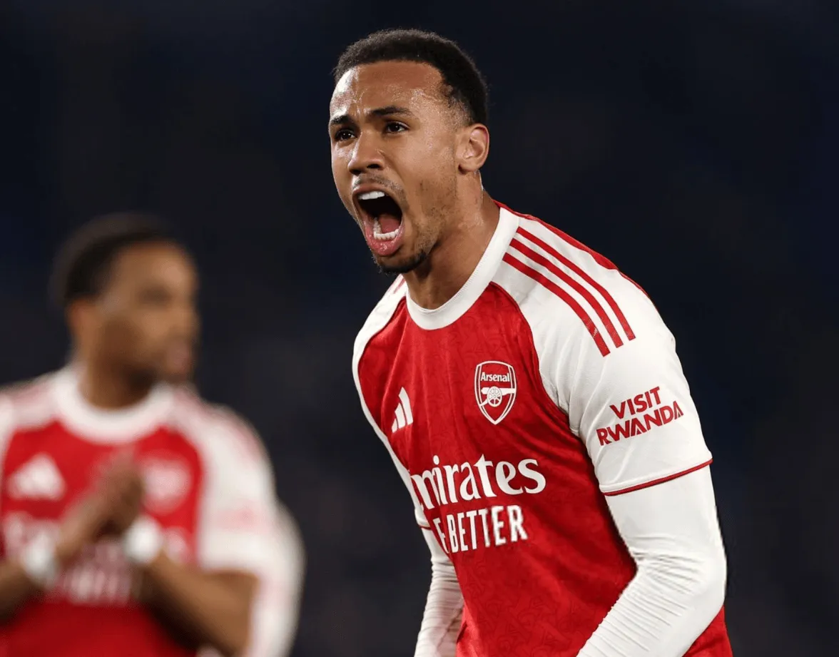 足球直播平台-加布里埃尔本场对抗8胜7,14次解围并完成1次门线救险