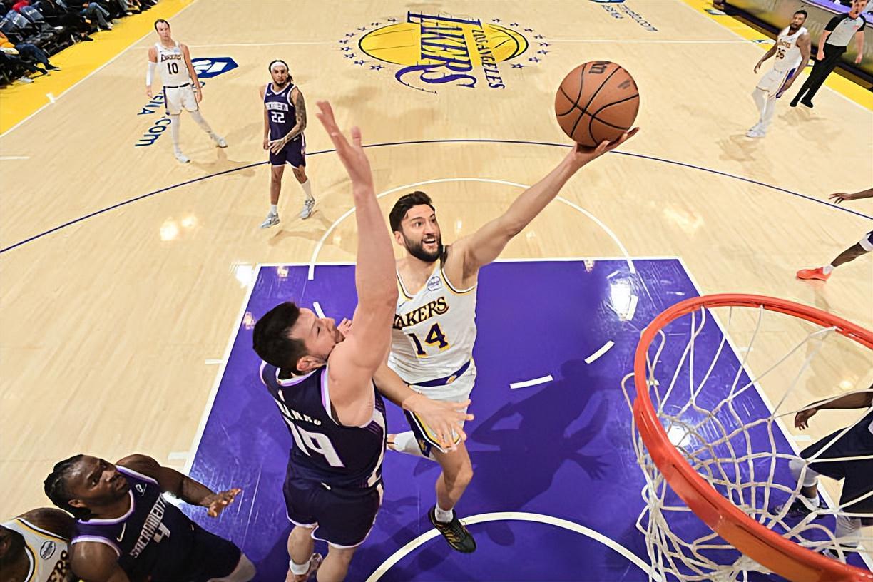 赛事数据分析-竟然还完成了一记爆扣,湖人替补内线也许偶尔能扮演奇兵的角色?