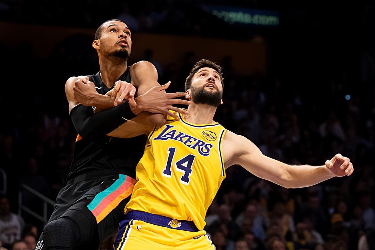 赛事数据分析-竟然还完成了一记爆扣,湖人替补内线也许偶尔能扮演奇兵的角色?