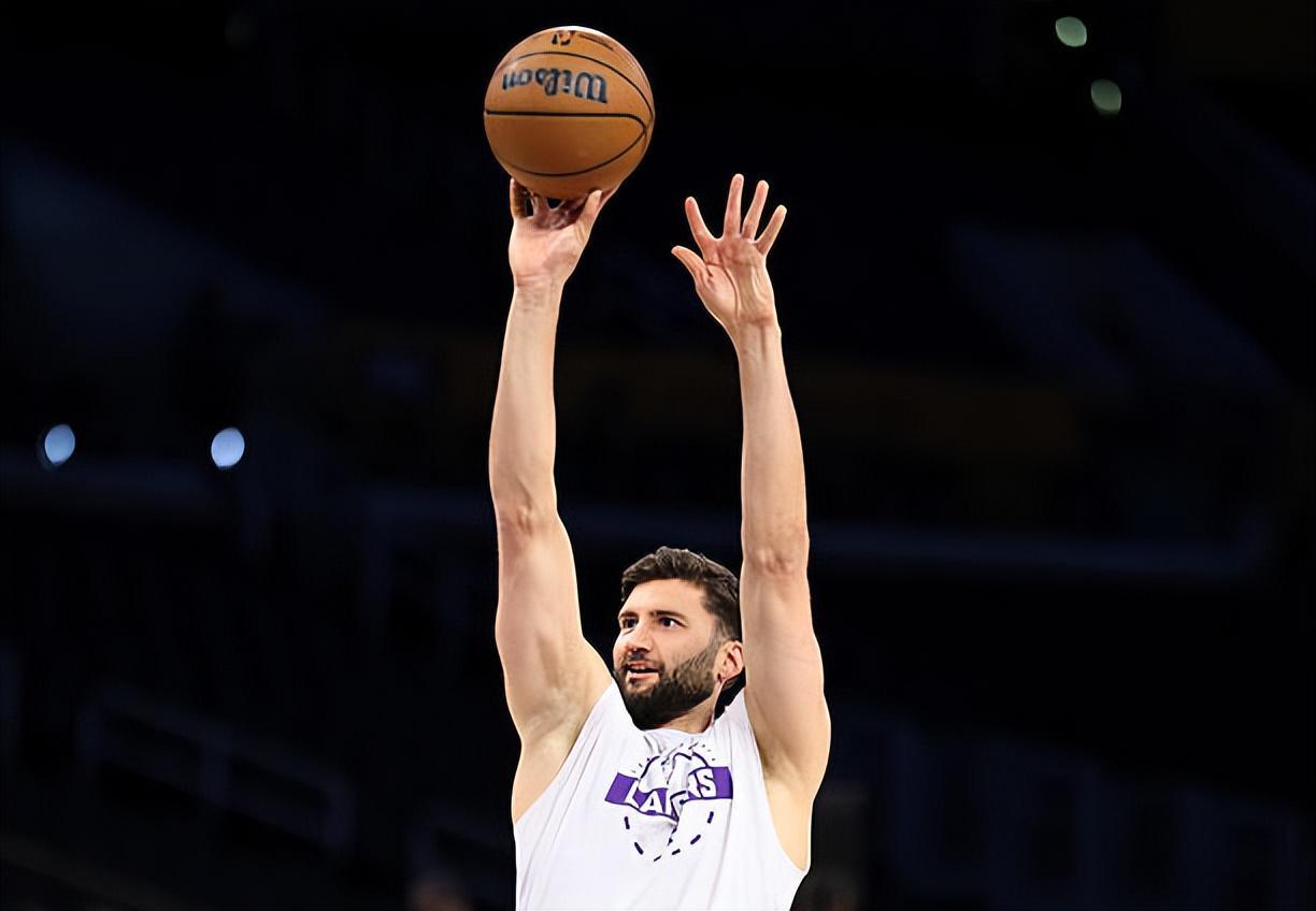 赛事数据分析-竟然还完成了一记爆扣,湖人替补内线也许偶尔能扮演奇兵的角色?