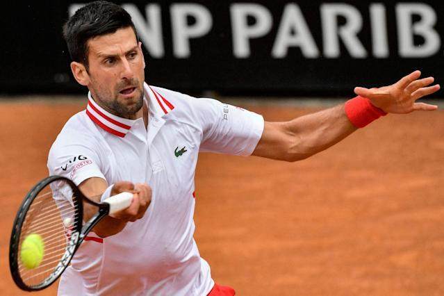 足球直播平台-德约罗马站雨后惊险闯关 状态起伏大法网真悬了？