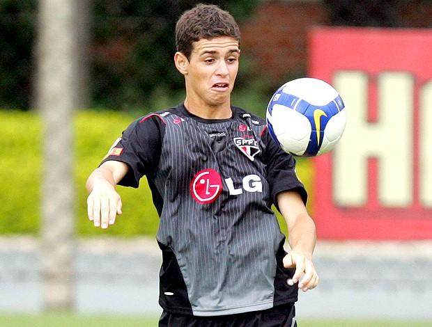 开云网页版-奥斯卡：从街头足球踢到圣保罗 墨里西慧眼识珠