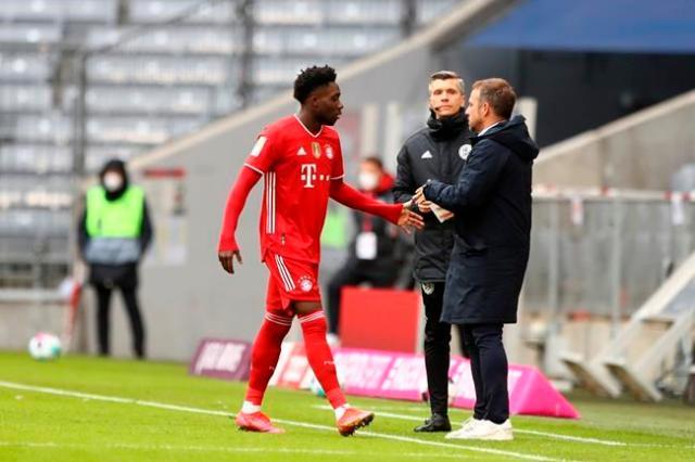 拜仁少打一人对手乱了阵脚 莱万半场戴帽迫近纪录